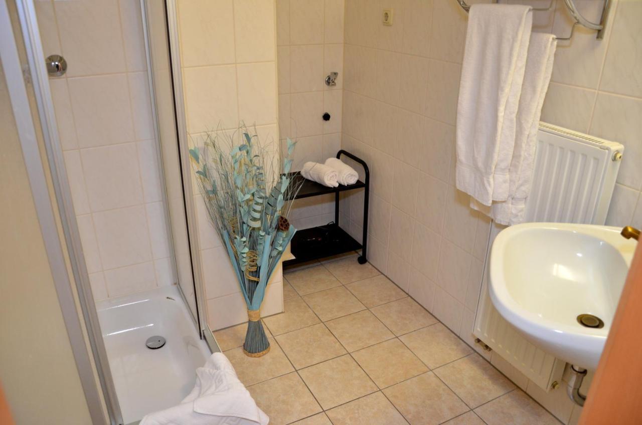 Hotel Vierenstrasse Neudorf  Extérieur photo